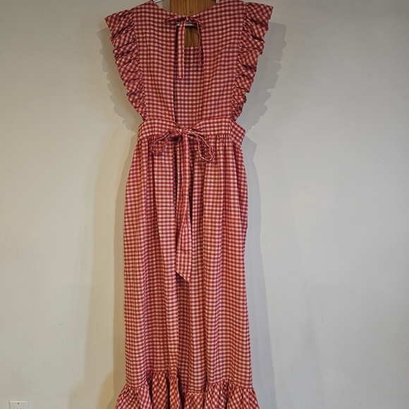 Gingham Ruffled Kitchen Apron in Red - Picture 7 of 7